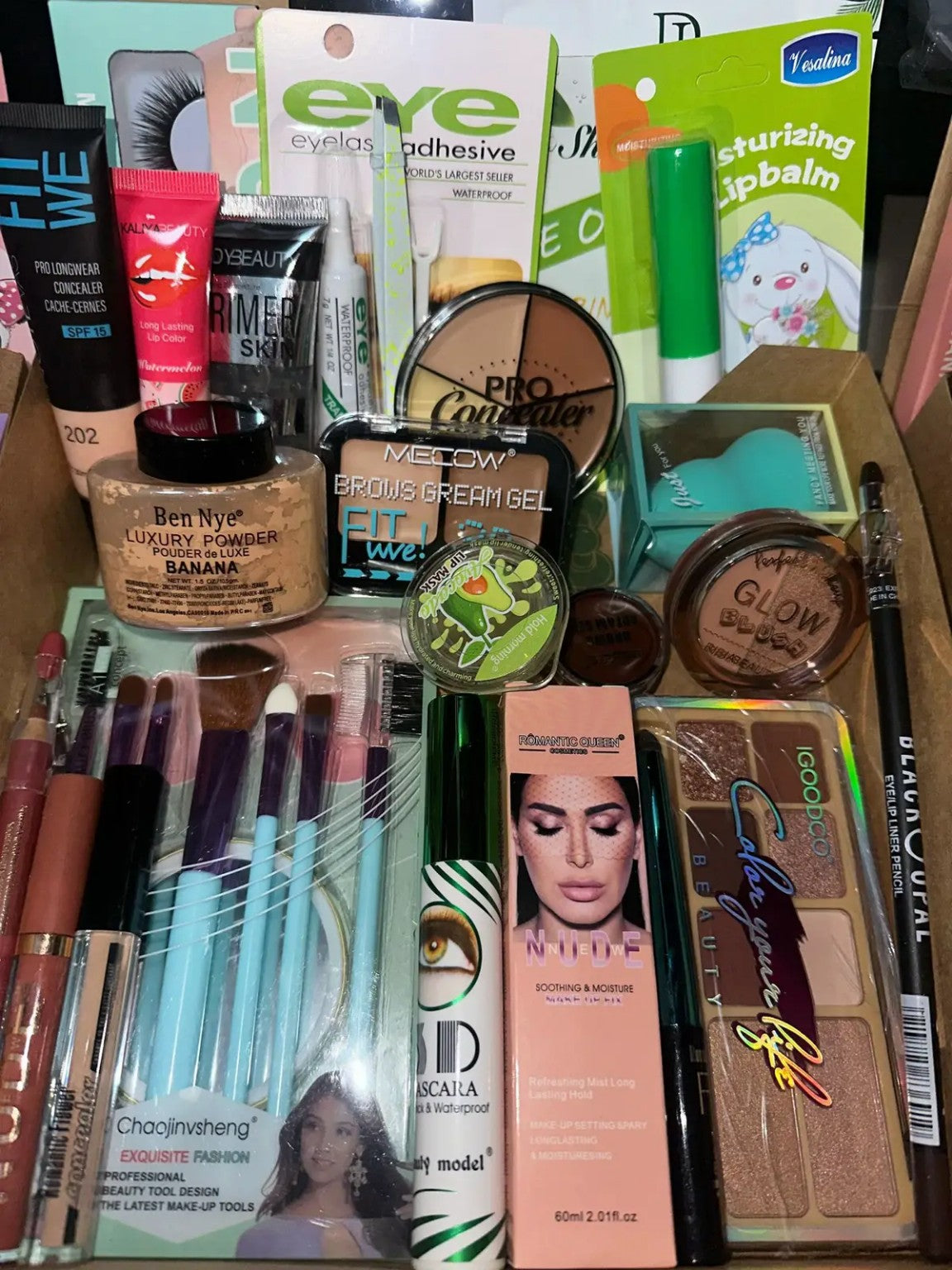 Makeup bundle assortment photo 3